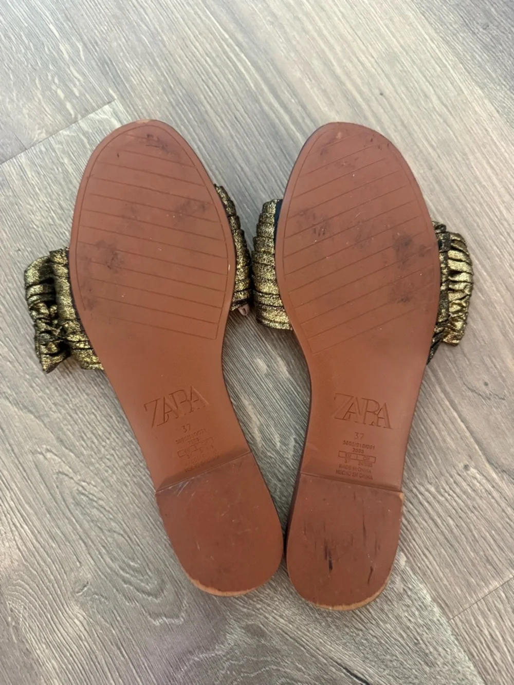 Zara Metallic Gold Knot Bow Slide Sandals - Picture 4 of 5